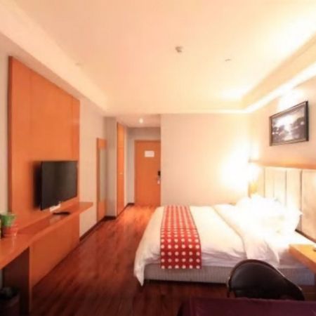 Отель Ibis Chongqing Airport Экстерьер фото