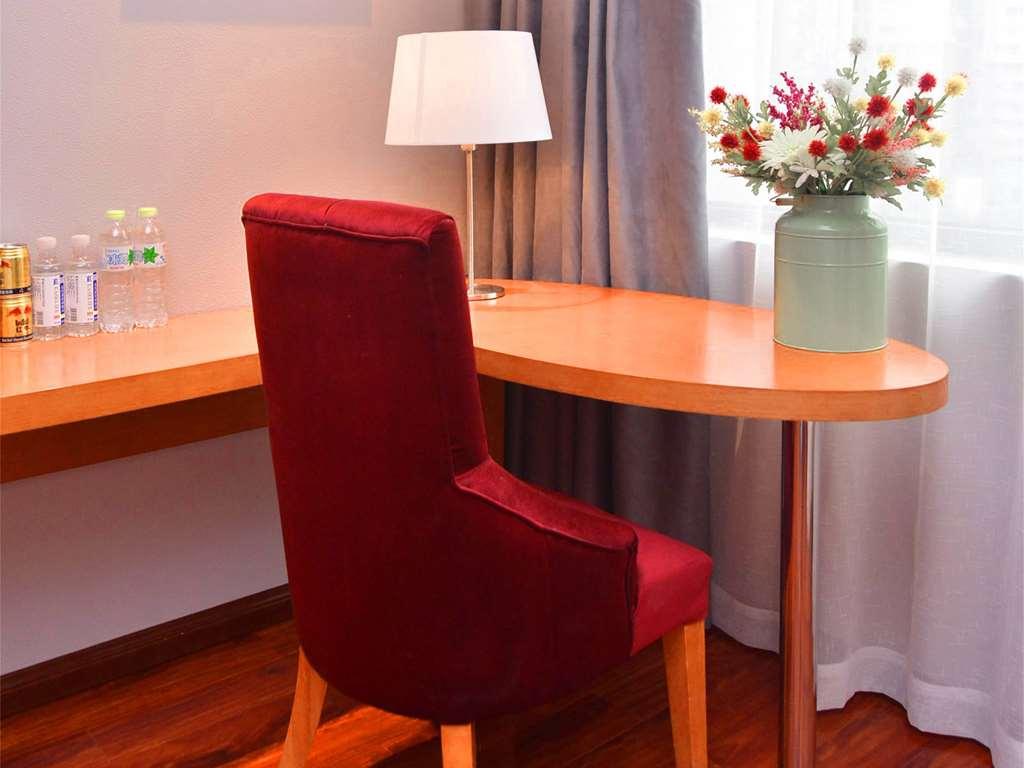 Отель Ibis Chongqing Airport Экстерьер фото