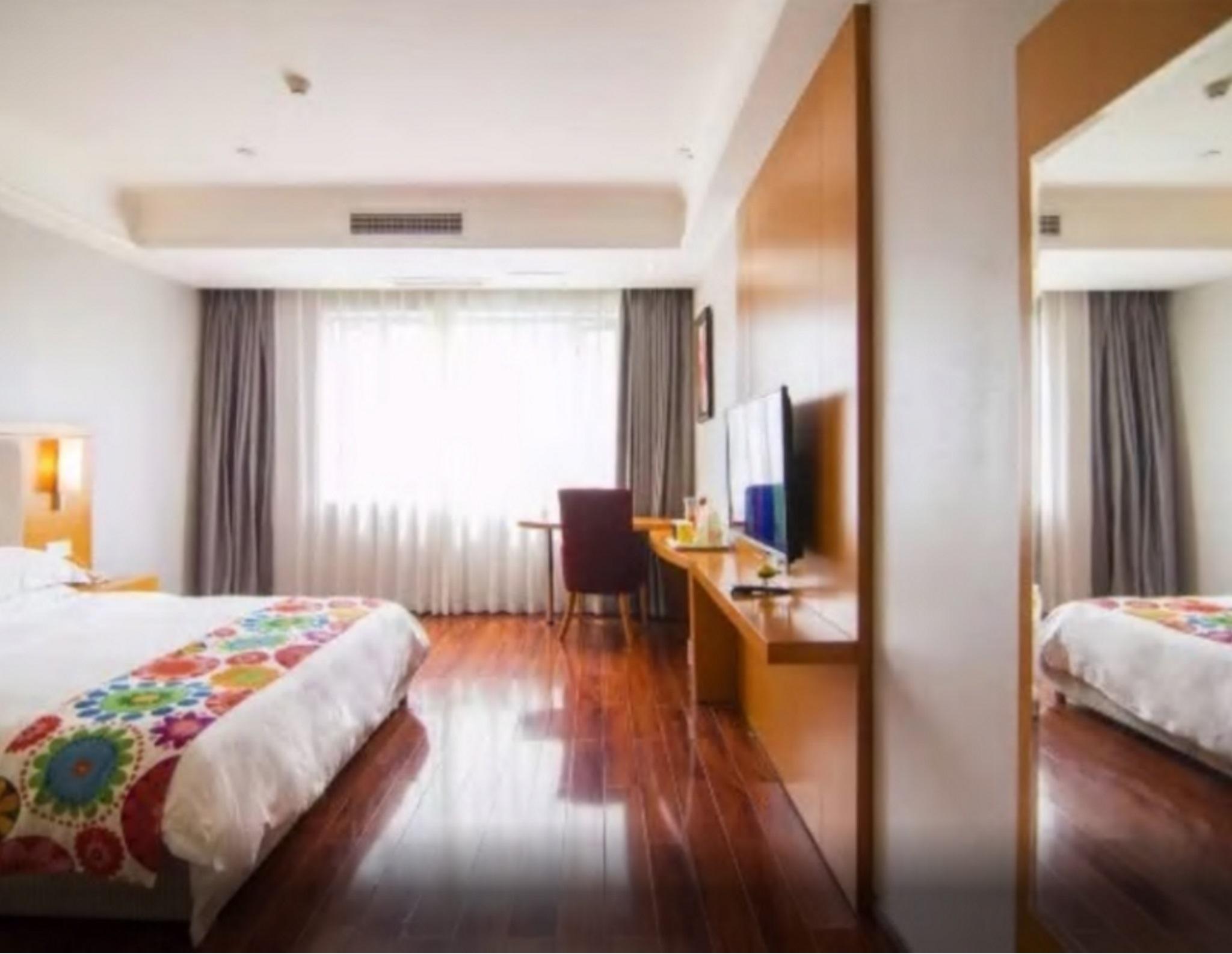 Отель Ibis Chongqing Airport Экстерьер фото